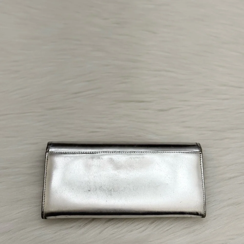 KATE SPADE - METALLIC SILVER LONG BIFOLD SECURE CLOSURE WALLET